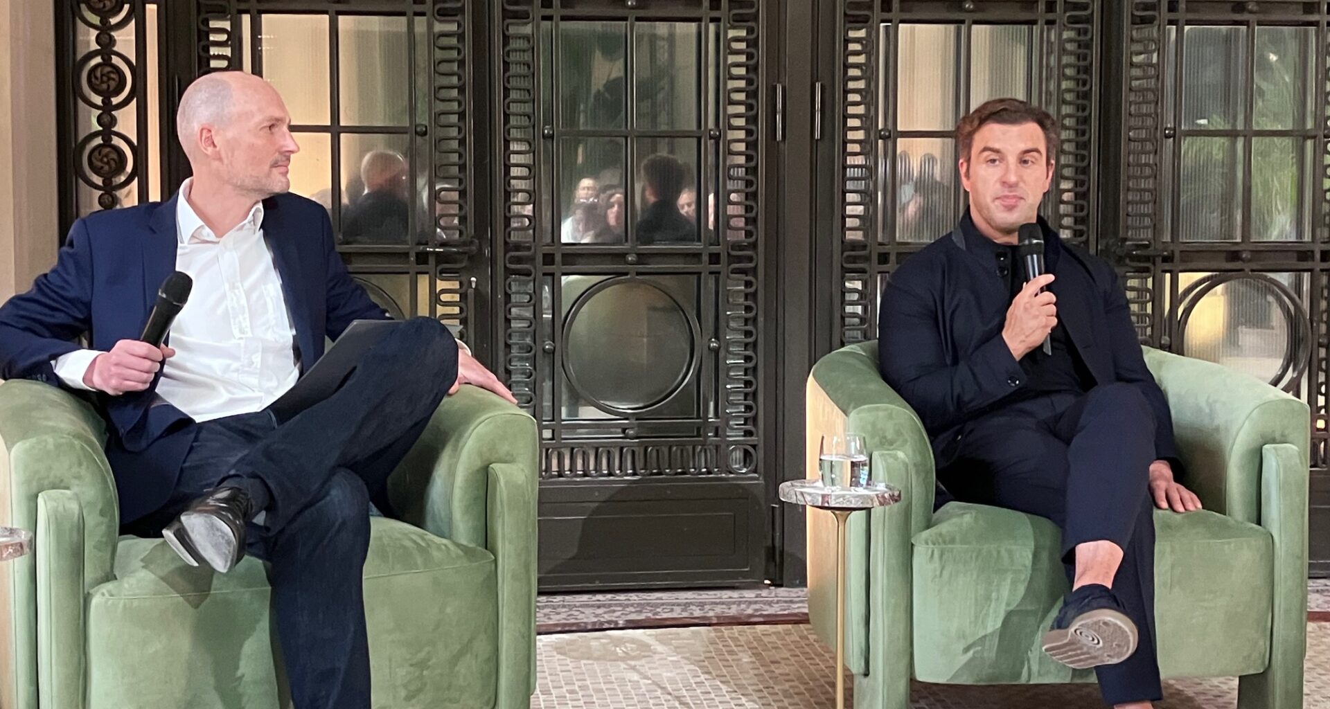 Jean-Etienne Amaury (organisateur du Tour de France) et Brian Chesky, PDG d