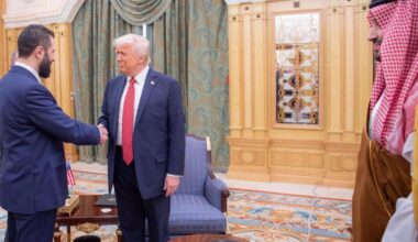 Donald Trump adoube Ahmed al-Charaa et lève les sanctions contre Damas