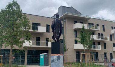 À l’entrée du Vieux-Lille, c’est quoi cette énigmatique statue aux allures de film d’horreur ?