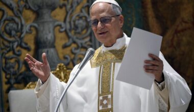Guerre en Ukraine, néonazis dans Paris, appel du pape pour la paix… Cinq infos à retenir du week-end