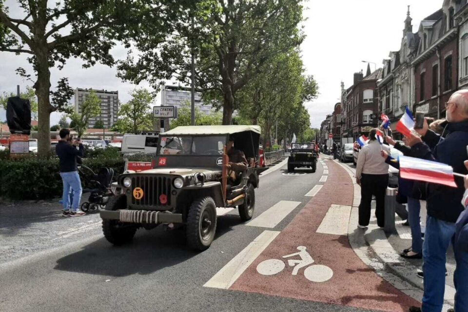 Des Jeep, un camion Dodge, et même un tank étaient notamment de la partie !