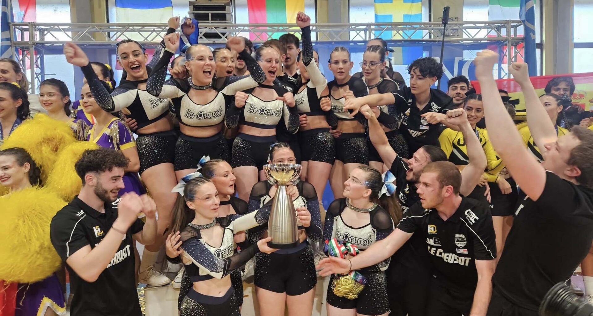 Euro de sport universitaire à Milan : L'or pour l'équipe du Creusot de cheerleading et l'argent pour les filles en Beach Volley