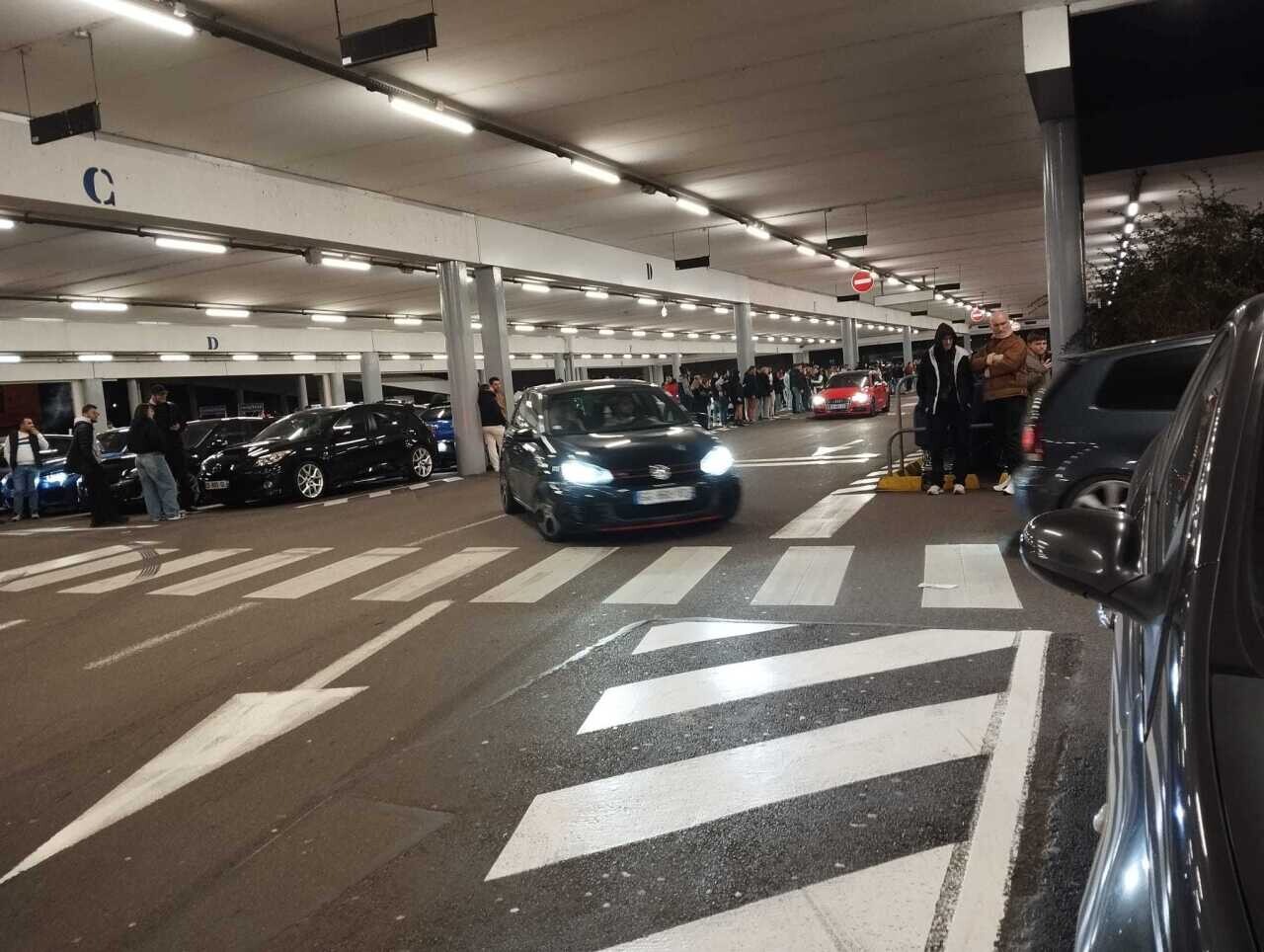 près de Rouen, la maire s’insurge contre les centaines de voitures qui colonisent le parking