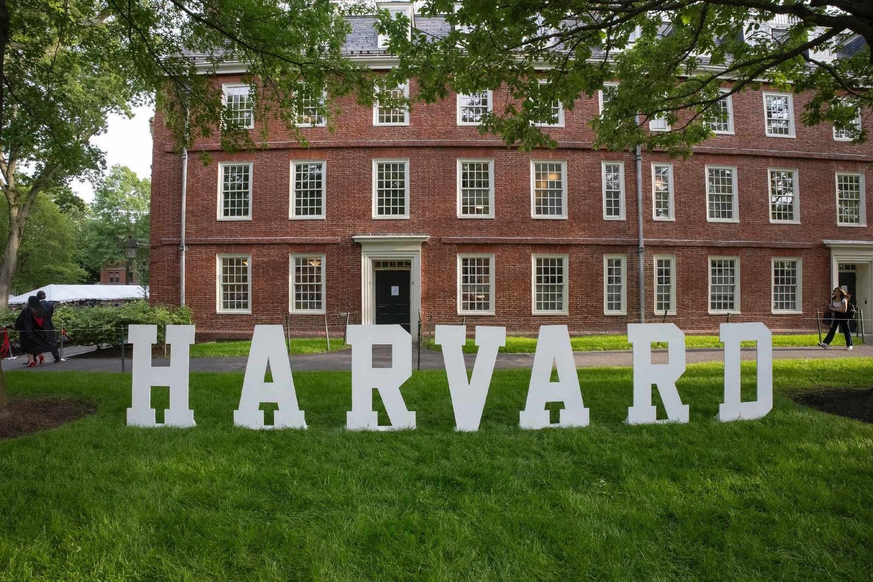 Un panneau Harvard sur le campus de l'Université à Boston, Massachusetts, le 27 mai 2025
