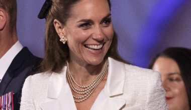 L’inattendue robe-blazer blanche de Kate Middleton au concert du 8 mai à Londres