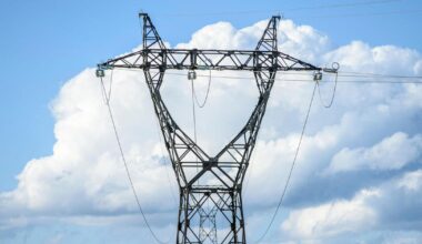 vigilance renforcée après les sabotages électriques, un pylône menaçant de tomber en cours de stabilisation
