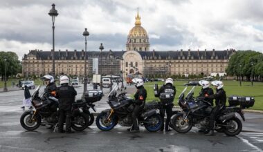 Le motard de la Brav-M qui a roulé sur un manifestant radié de la police