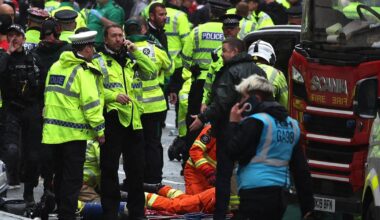 une voiture fonce dans la foule lors de la parade de victoire du Liverpool FC, plusieurs blessés