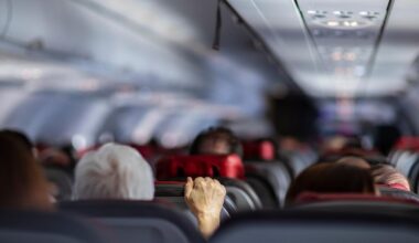 un avion se retrouve pris dans une violente tempête de grêle