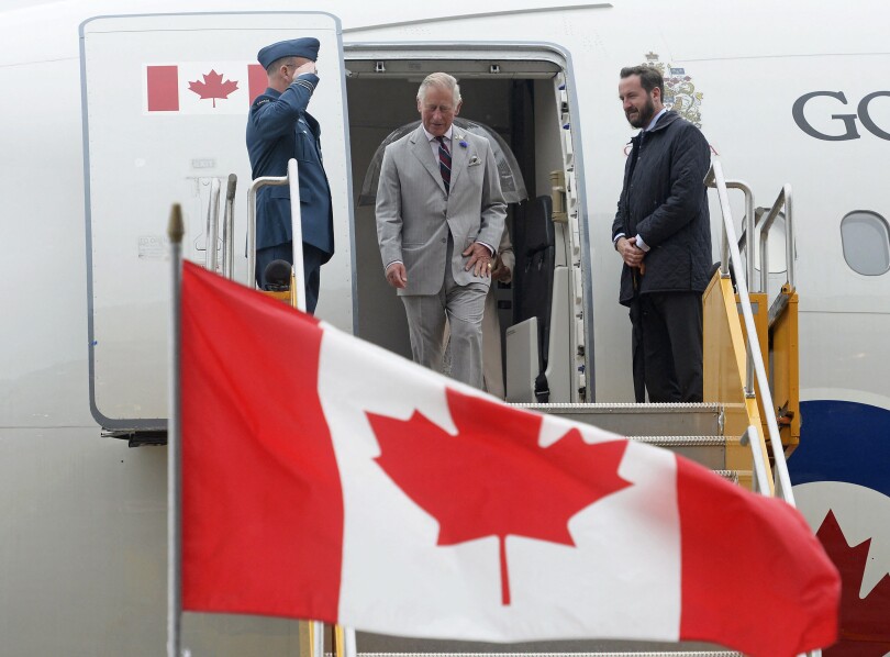 Le prince Charles et Camilla, duchesse de Cornouailles, arrivent en Ontario, le vendredi 30 juin 2017, dans le cadre du 150e anniversaire de la Confédération avec les Canadiens.