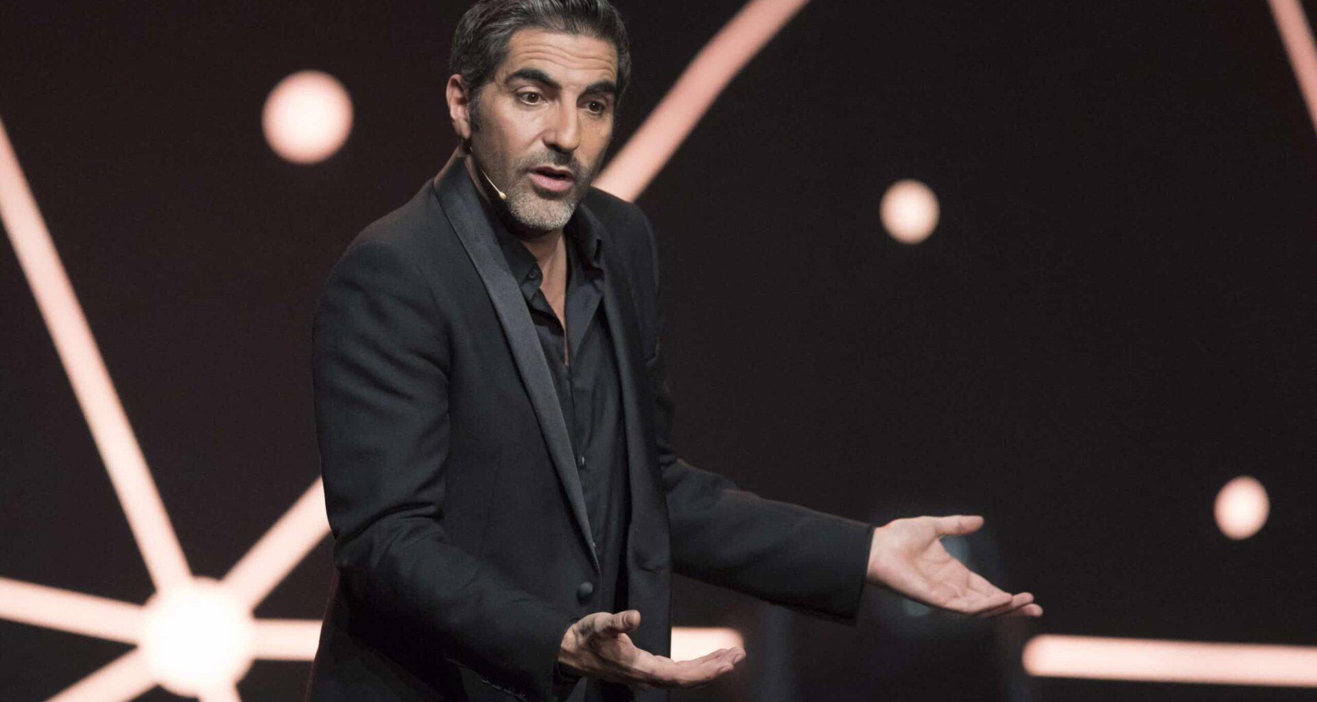 Ary Abittan accusé de viol : lâché par ses amis du cinéma, il se lâche "certains n’étaient plus là, mais je ne leur en veux pas"