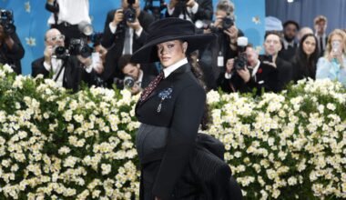 Rihanna enceinte de son 3e enfant : la chanteuse officialise sa grossesse sur le tapis du MET Gala 2025
