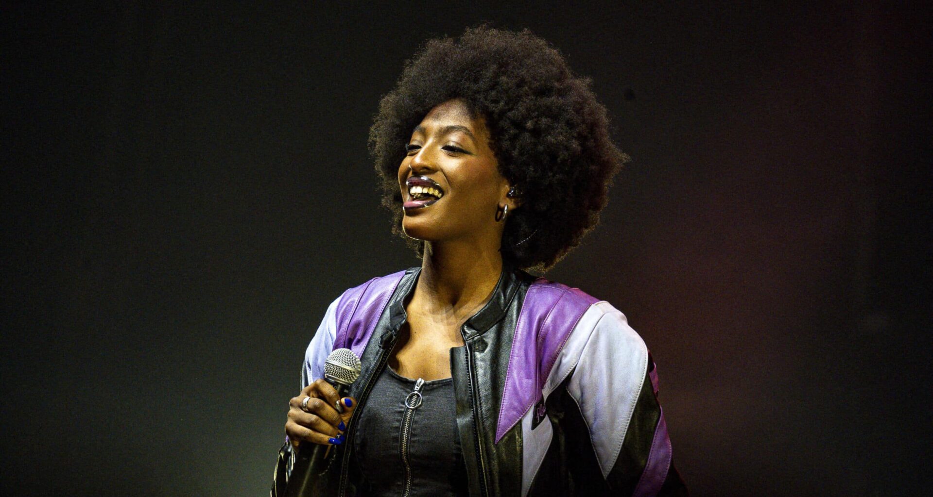 "Arrête d’être une star", Ebony gentiment taclée par Julien Lieb