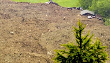 En Suisse, un glacier se détache et emporte avec lui une partie d'un village, faisant un mort