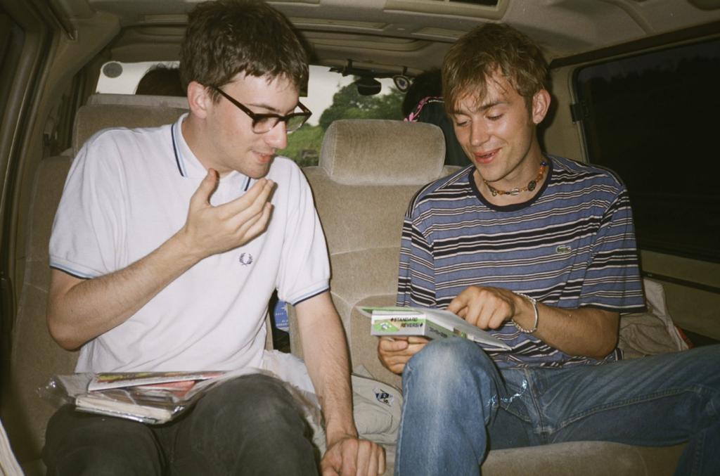 Damon Albarn et Graham Coxon. No One You Know: Dave Rowntree's Early Blur Photos (2025).