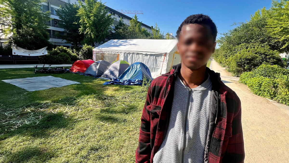 À Rouen, de jeunes migrants campent devant la préfecture pour alerter sur leur situation