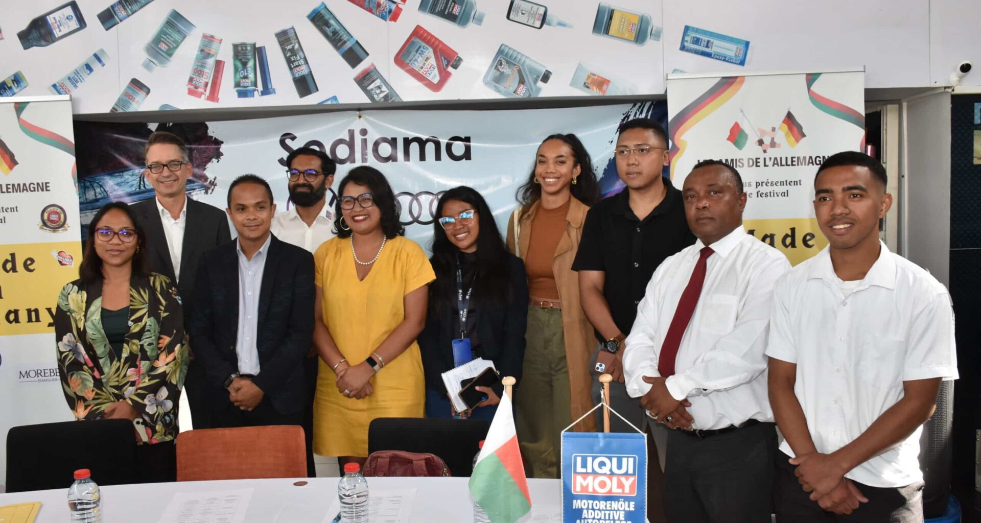 Freund Kitra et Festival "Made in Germany" pour marquer son premier anniversaire 