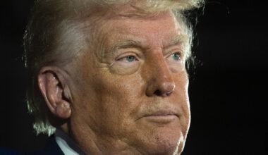 Le président américain Donald Trump le 29 avril 2025 à Warren, dans le Michigan (nord), où il a célébré devant des milliers de soutiens les 100 premiers jours de son second mandat