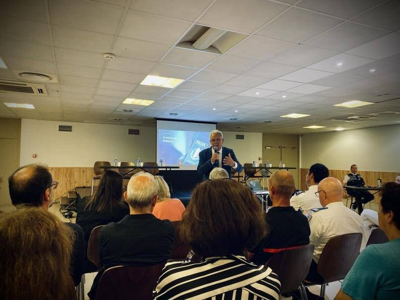"Tolérance zéro","serrer la vis", "redresser les jeunes"... À Cagnes-sur-Mer, la sécurité a fait débat en réunion publique