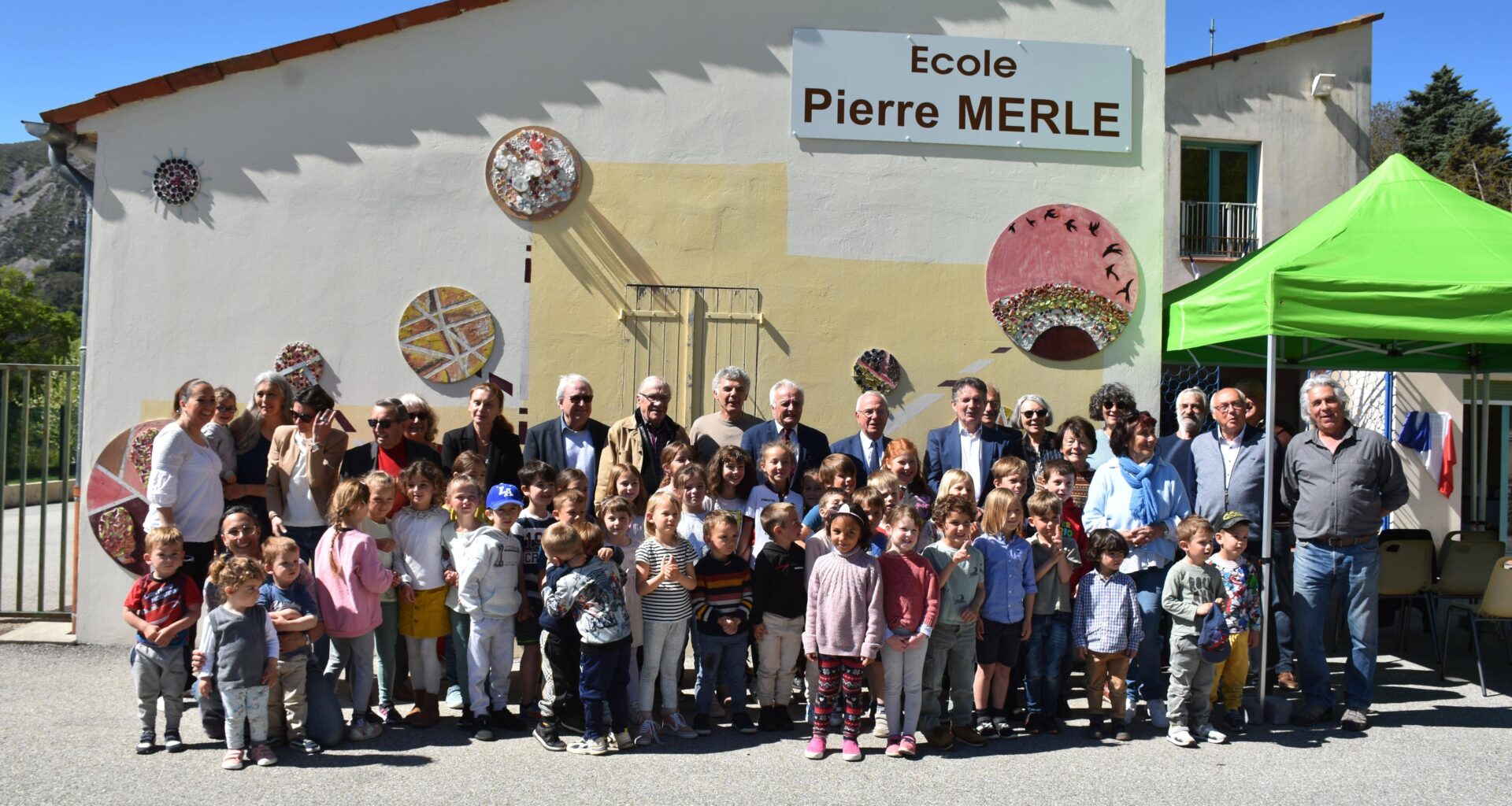L’école de ce petit village de l’arrière-pays de Grasse porte désormais le nom d’un martyr de la Résistance