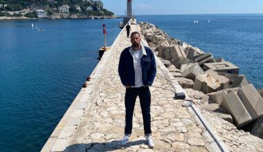 "Une ligne d’horizon bleue, comme un battement de cœur": cet artiste azuréen a équipé la digue du port pour qu’elle s’éclaire à l’approche d’un cétacé au large de Nice