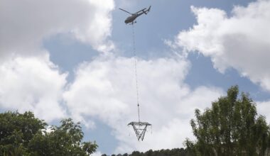 Les pylônes électriques évacués à grand renfort d’hélicoptère à Carros
