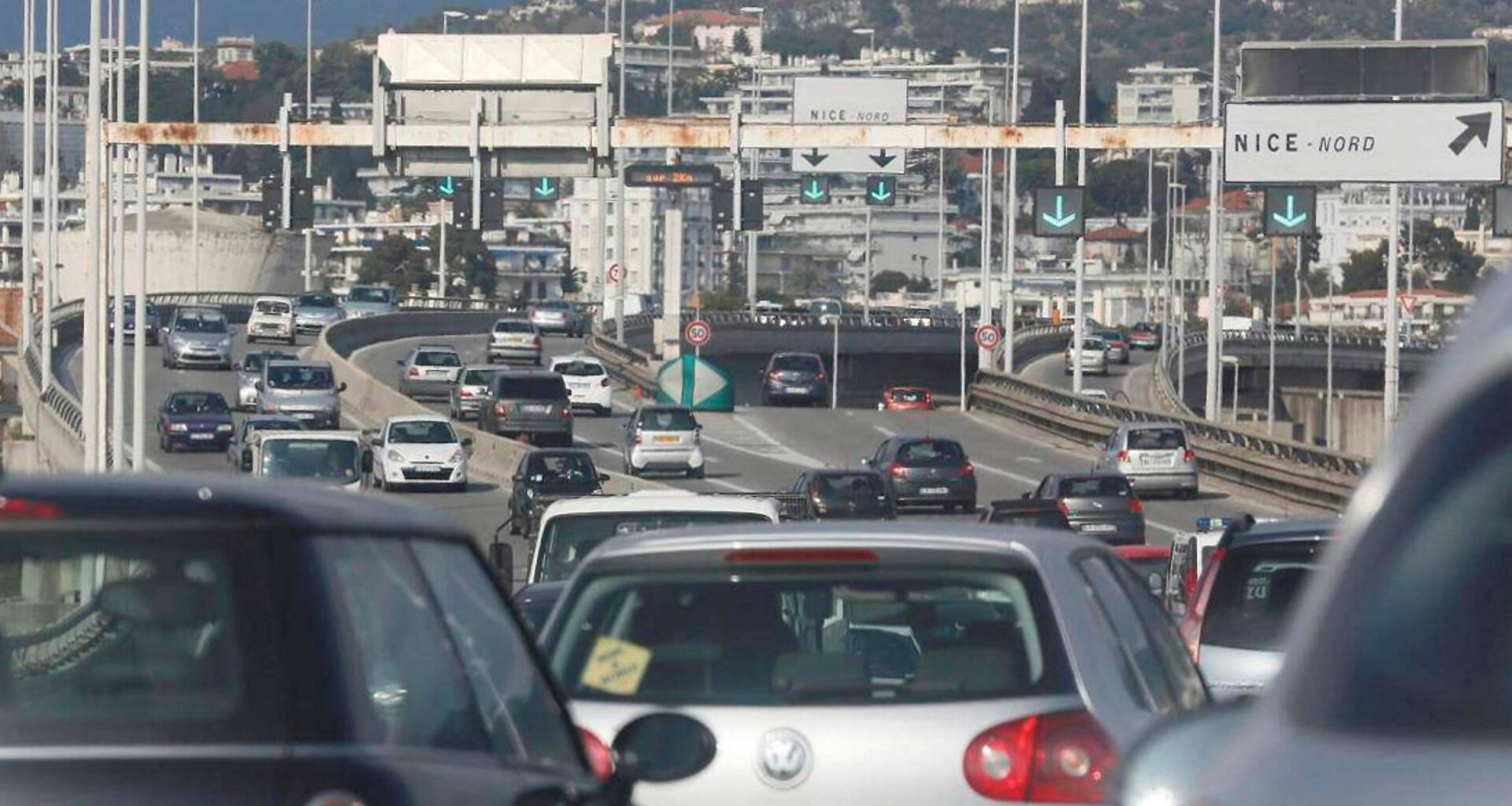 "Un danger pour la santé publique", le plan antipollution de la préfecture des Alpes-Maritimes attaqué au tribunal administratif par un collectif citoyen de Nice