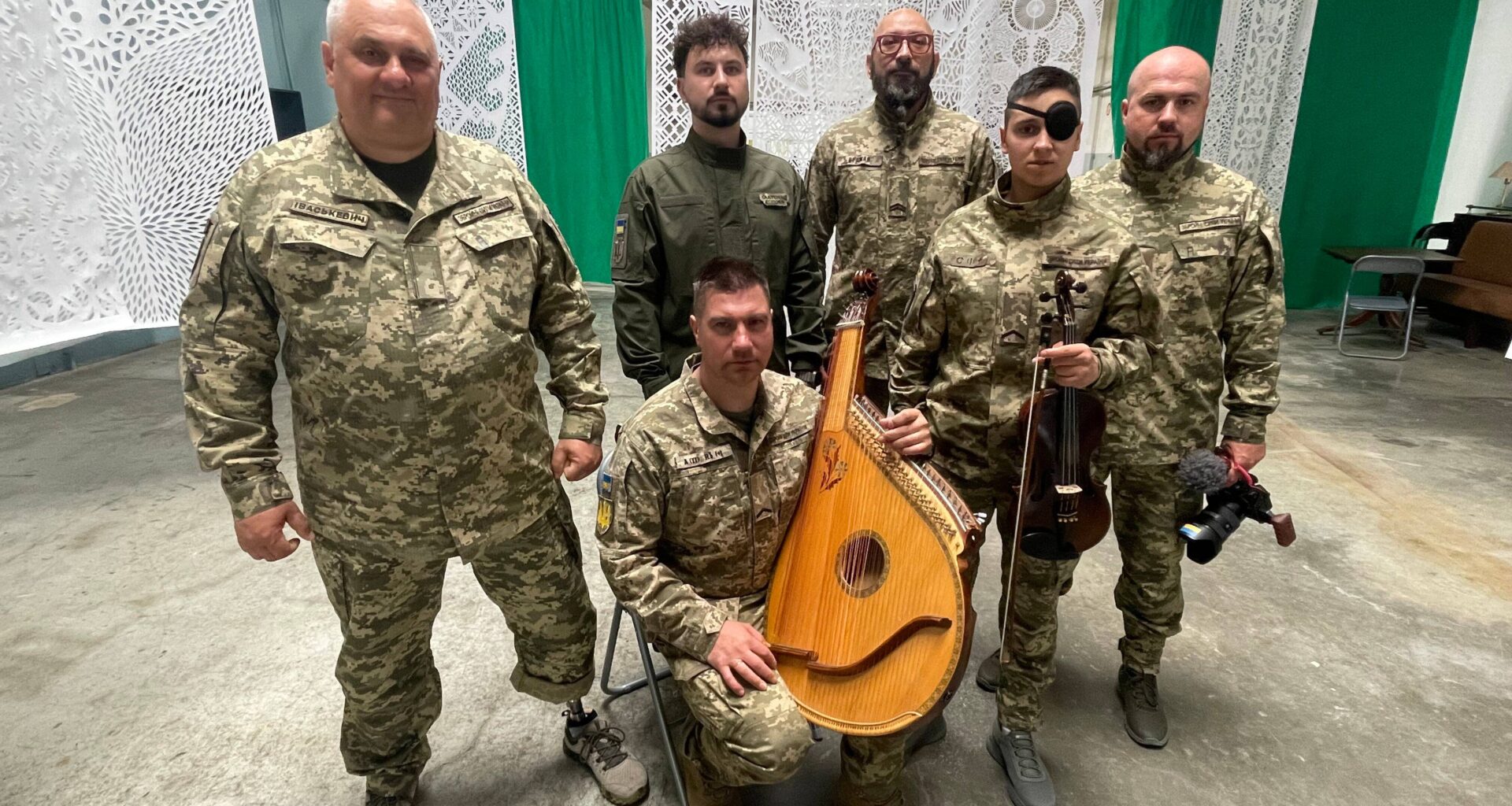 "Nous sommes venus personnaliser la guerre": qui sont ces musiciens militaires ukrainiens mis à l’honneur au Festival de Cannes?
