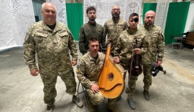 "Nous sommes venus personnaliser la guerre": qui sont ces musiciens militaires ukrainiens mis à l’honneur au Festival de Cannes?