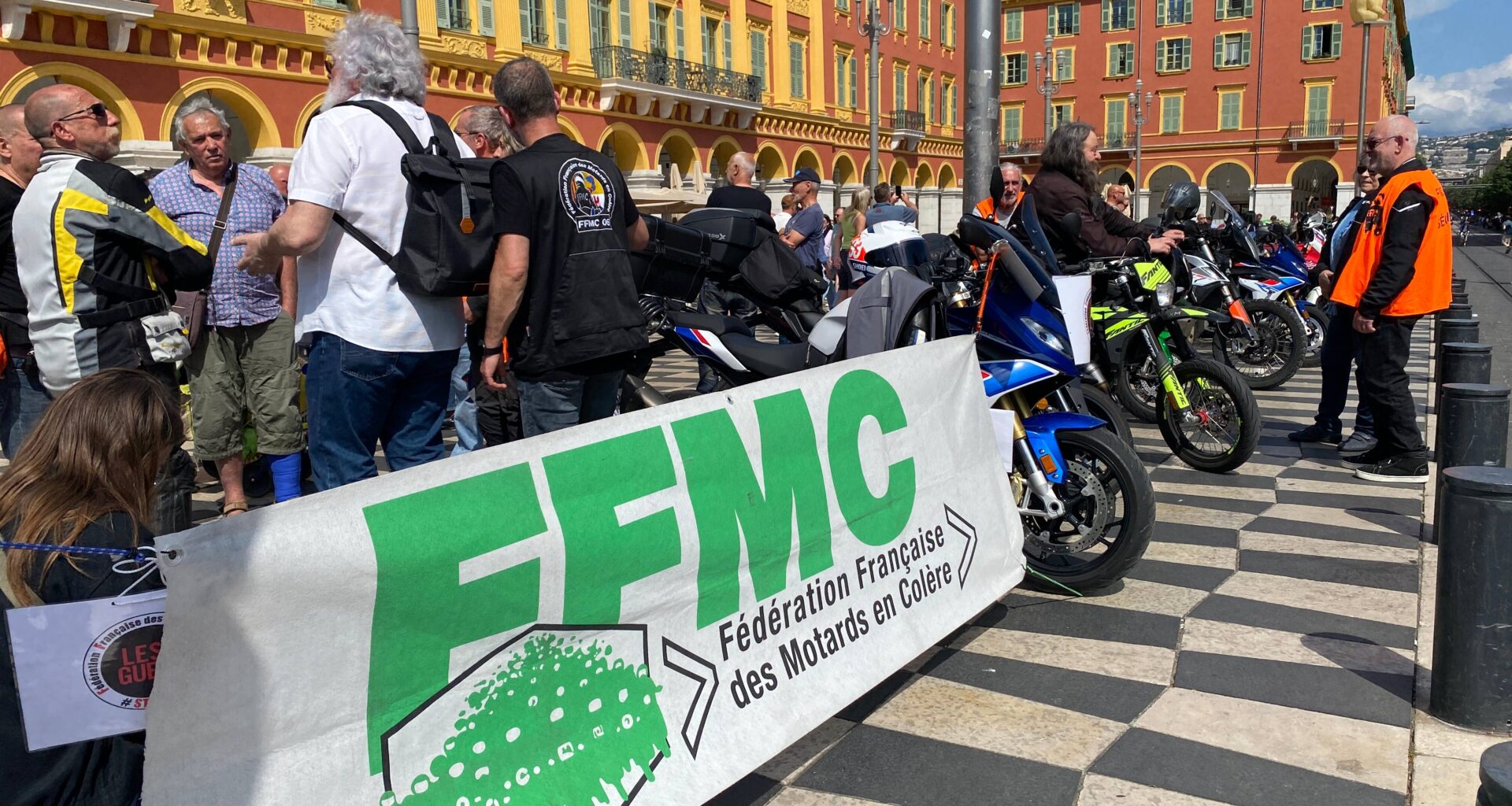 "Cette mesure fait porter de façon injuste la responsabilité de la pollution sur les plus défavorisés": à Nice, des motards mobilisés contre les Zones à faibles émissions