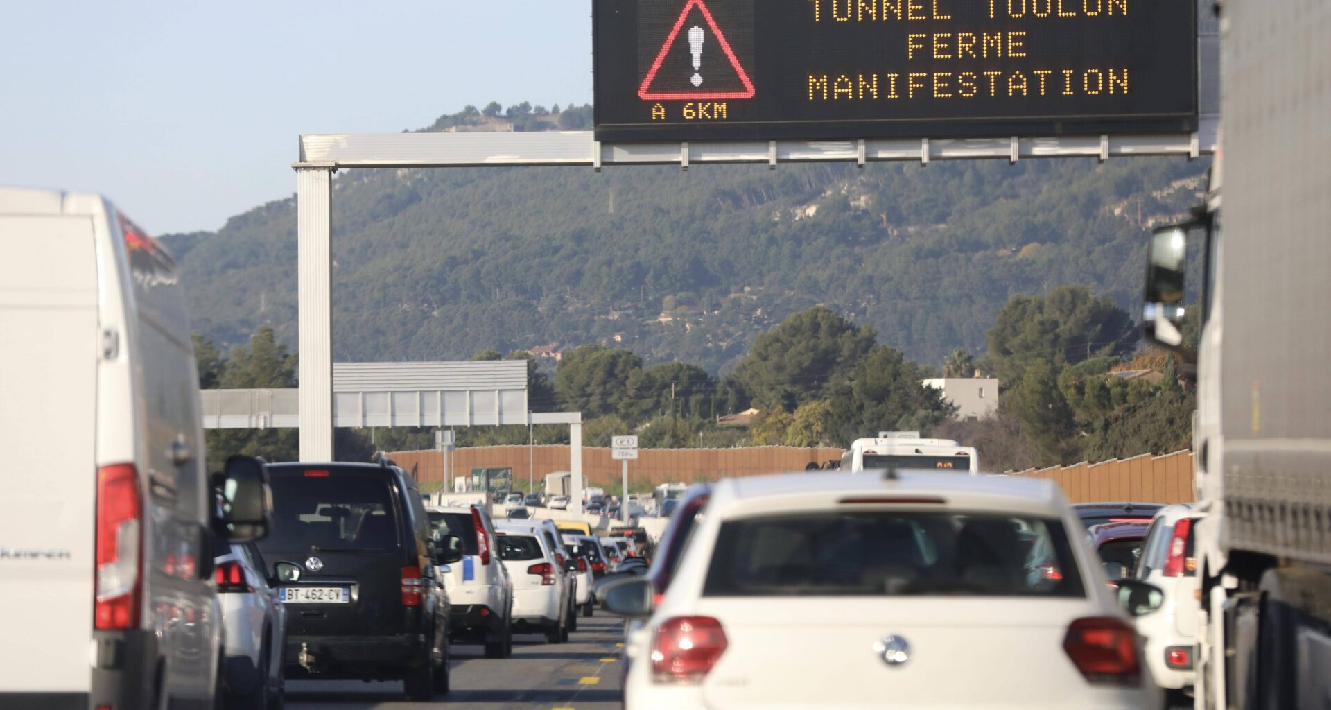 Toulon paralysée par les taxis en colère ce lundi matin: galère en vue pour entrer et sortir de la ville en voiture