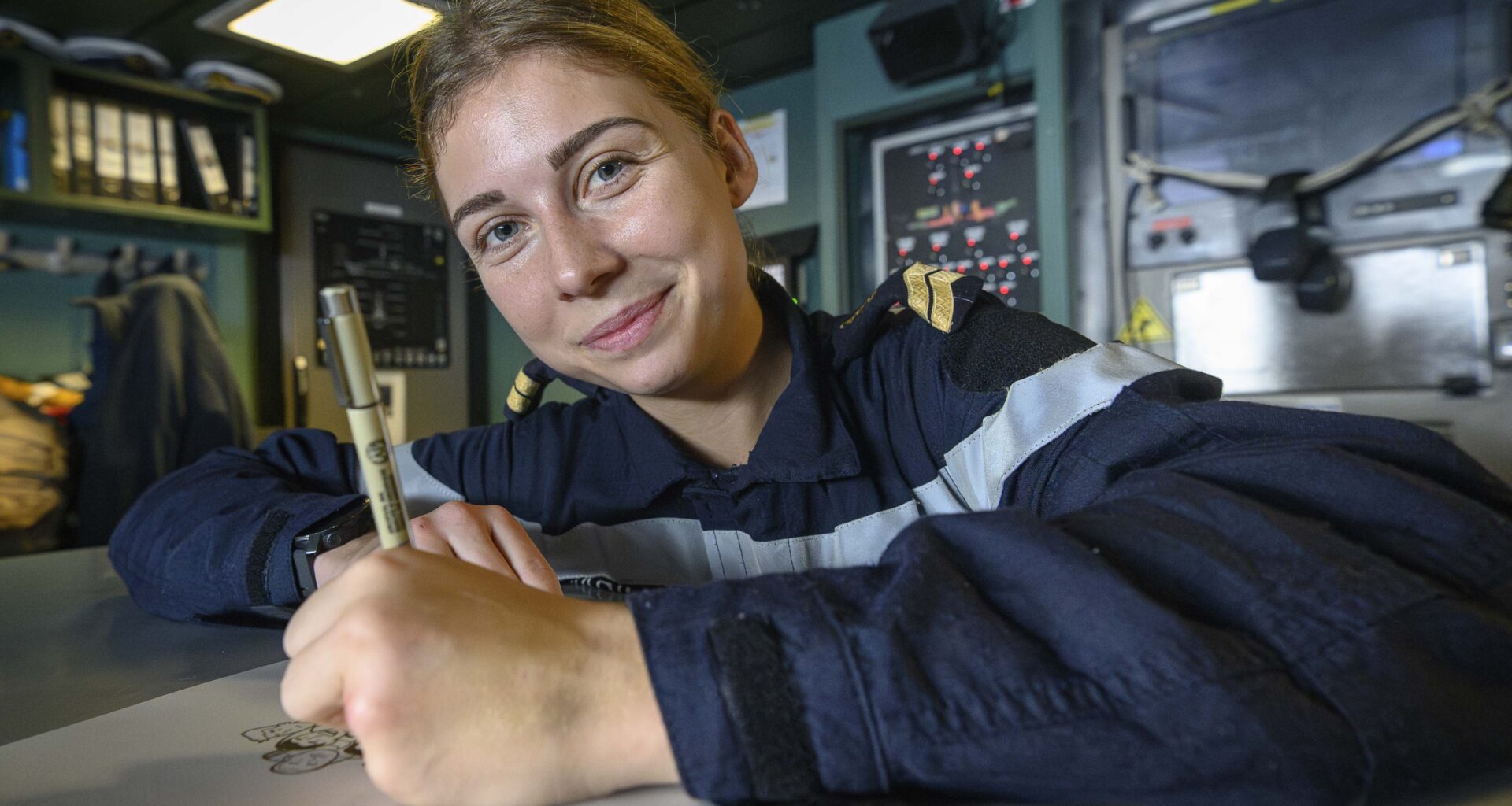 De retour à Toulon après 5 mois de mer, le second maître Céline raconte en dessins comment elle a vécu la mission Clemenceau 25