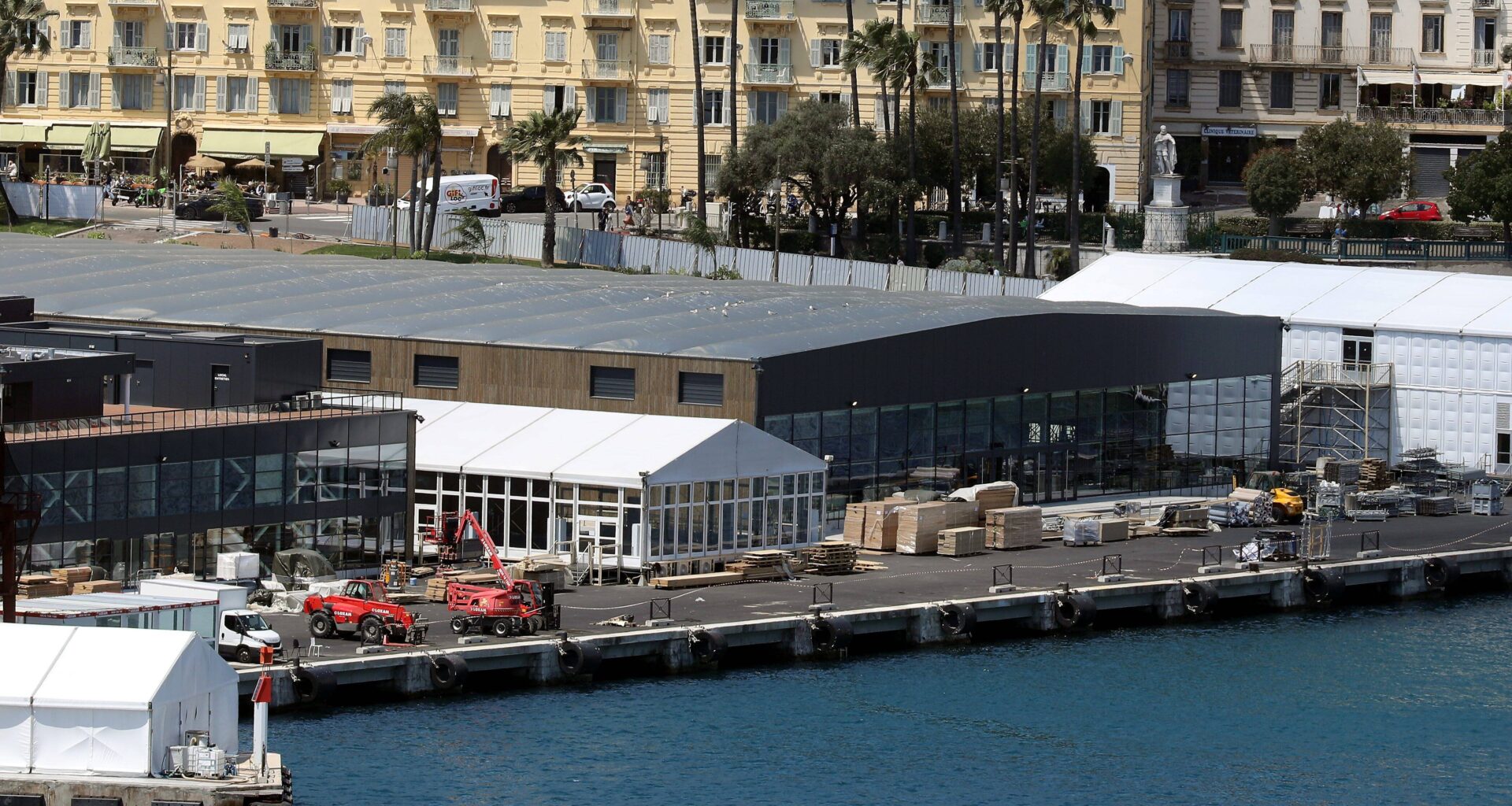 Le palais des congrès de Nice "sera noyé dans la végétation" promet le maire Christian Estrosi