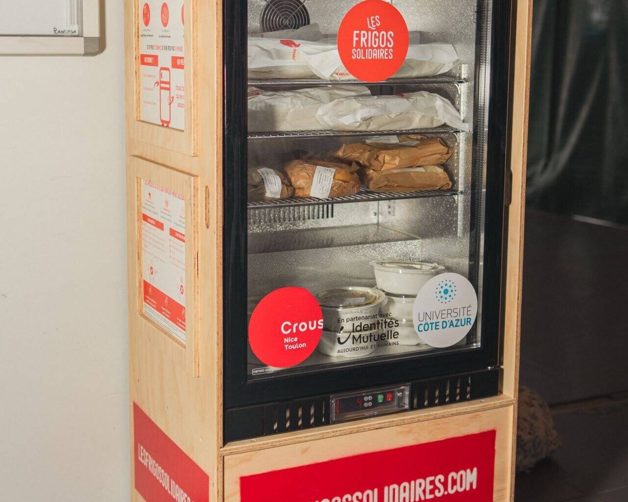 "Chaque soir, le Crous remplit le frigo et, le matin, il est vide": des denrées alimentaires gratuites mises à disposition des étudiants à Nice