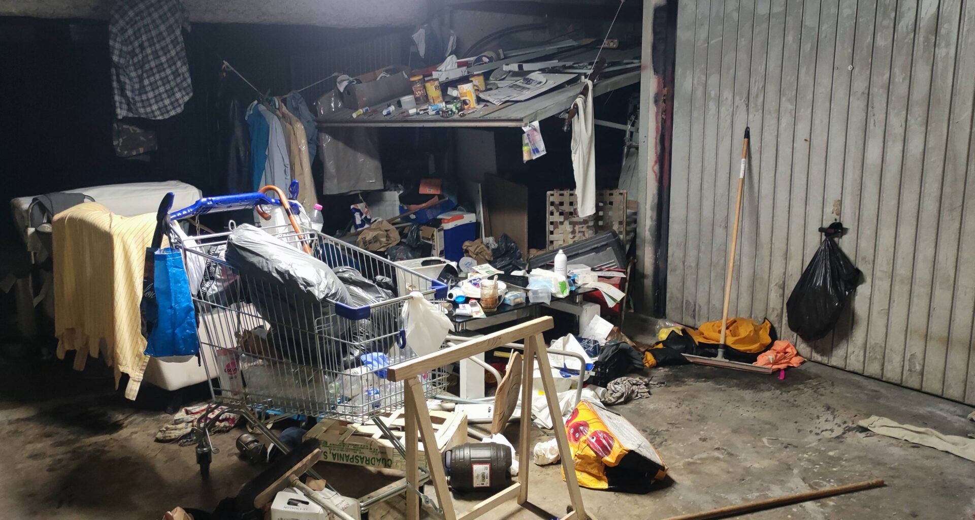 "On fait tout pour mettre un terme à cette situation": un retraité toulonnais vit dans son garage, les habitants s’insurgent