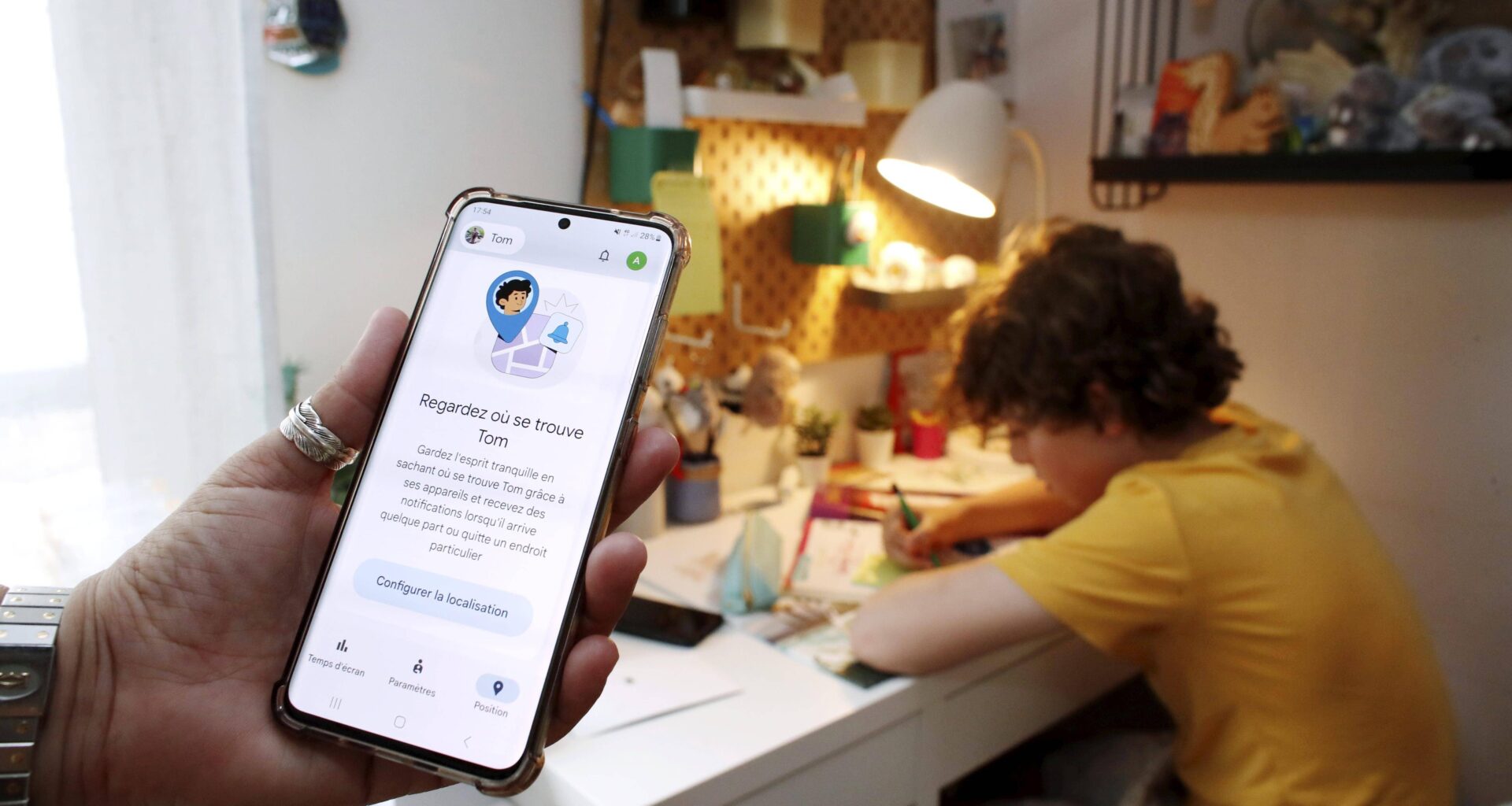 "Je géolocalise mes filles, ça me rassure", ces parents qui utilisent des applications pour tracer leurs enfants