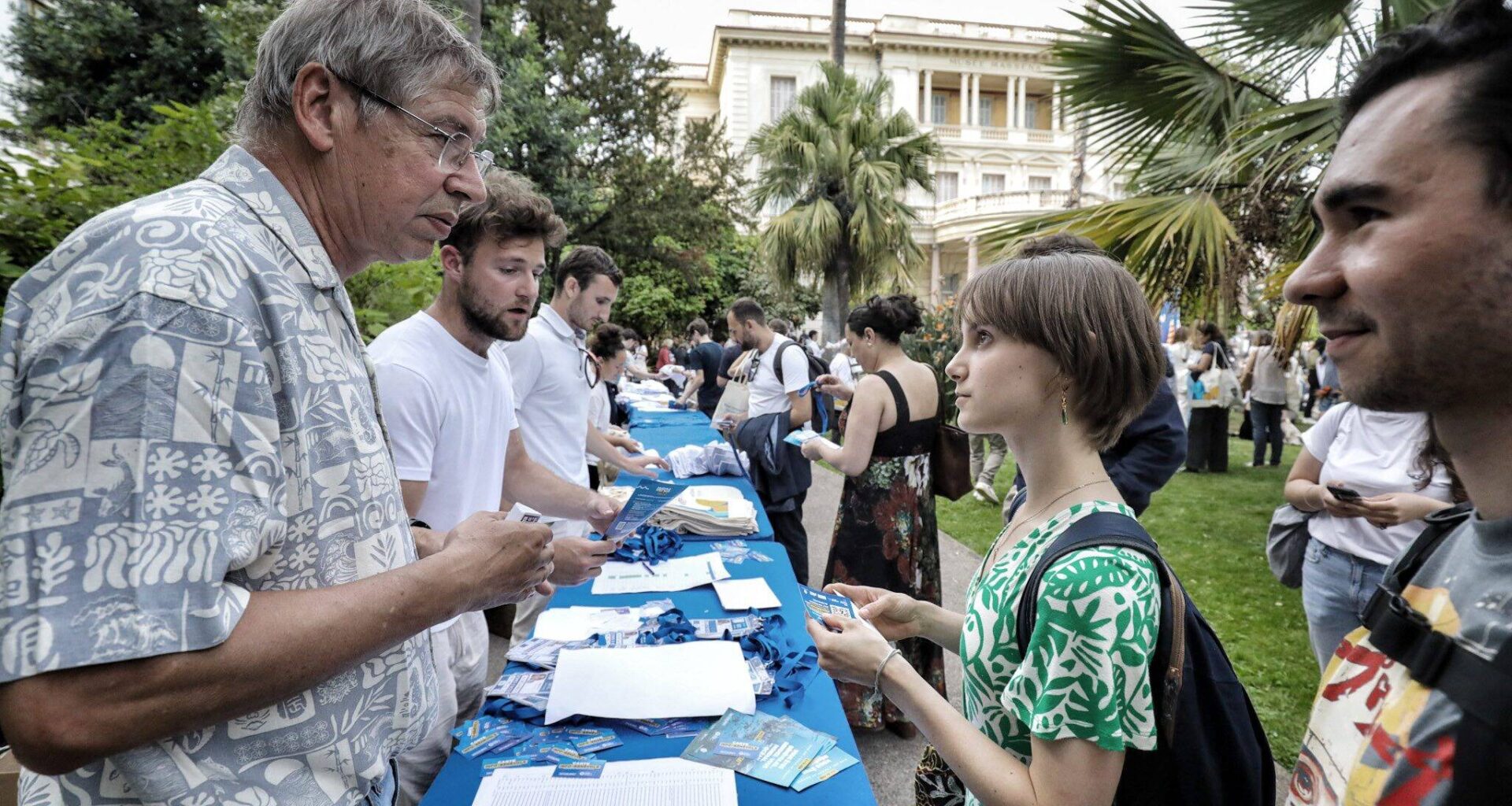 Maire, sportif, étudiant, arrière-grand-parent... Ils ont entre 17 à 85 ans et racontent pourquoi ils sont bénévoles pour le sommet de l’Océan à Nice