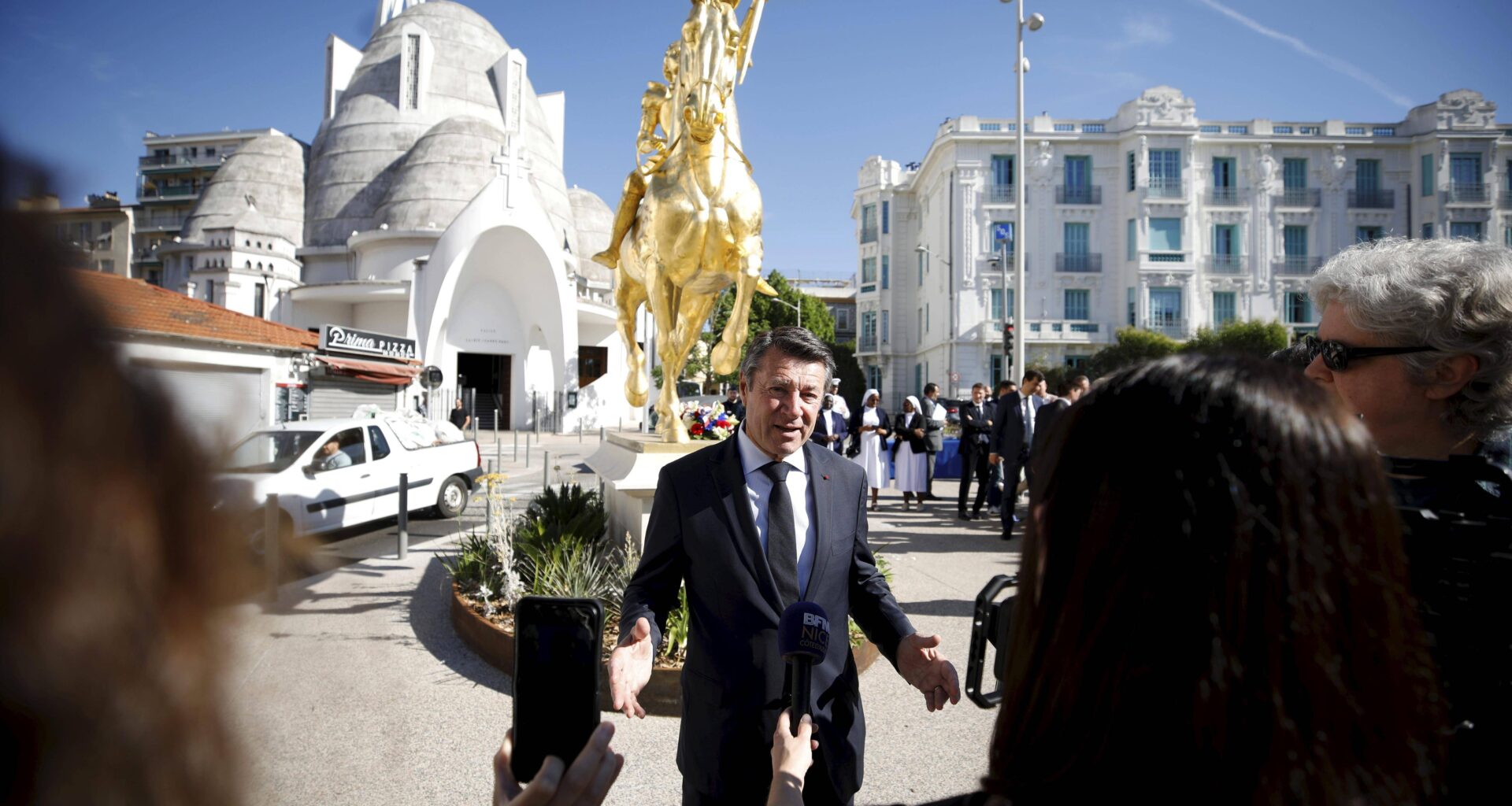 "Cette statue est destinée à rester" : malgré les attaques en justice, Christian Estrosi compte bien garder la sculpture de Jeanne d’Arc à Nice