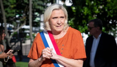 à Nouméa, Marine Le Pen se met à dos les loyalistes les plus radicaux – Libération
