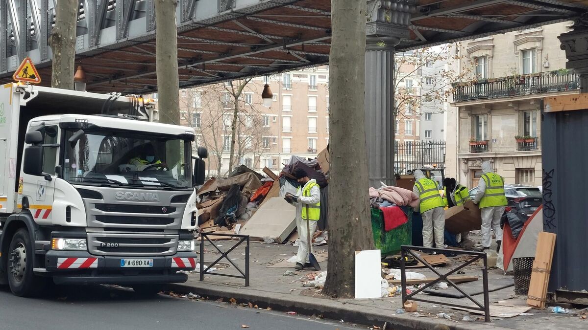 Paris : un camp de migrants évacué, près de 200 personnes dispersées partout en France