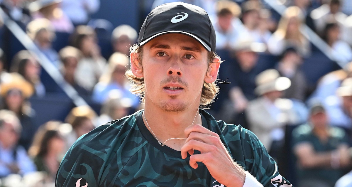 Actualité > Alex De Minaur, battu par Alexander Bublik après avoir mené 2 sets à 0 : "Sans vouloir minimiser le mérite de Bublik, c'est un match que je gagne dans 99,9% du temps. Je le perds tout seul"