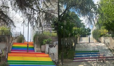 Paris : des escaliers aux couleurs arc-en-ciel repeints en blanc durant la nuit, « un acte homophobe »