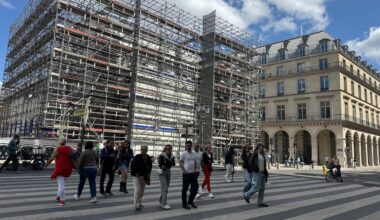 Paris : l’ouverture de la Fondation Cartier approche, le miroir géant de Jean Nouvel est en cours de démontage
