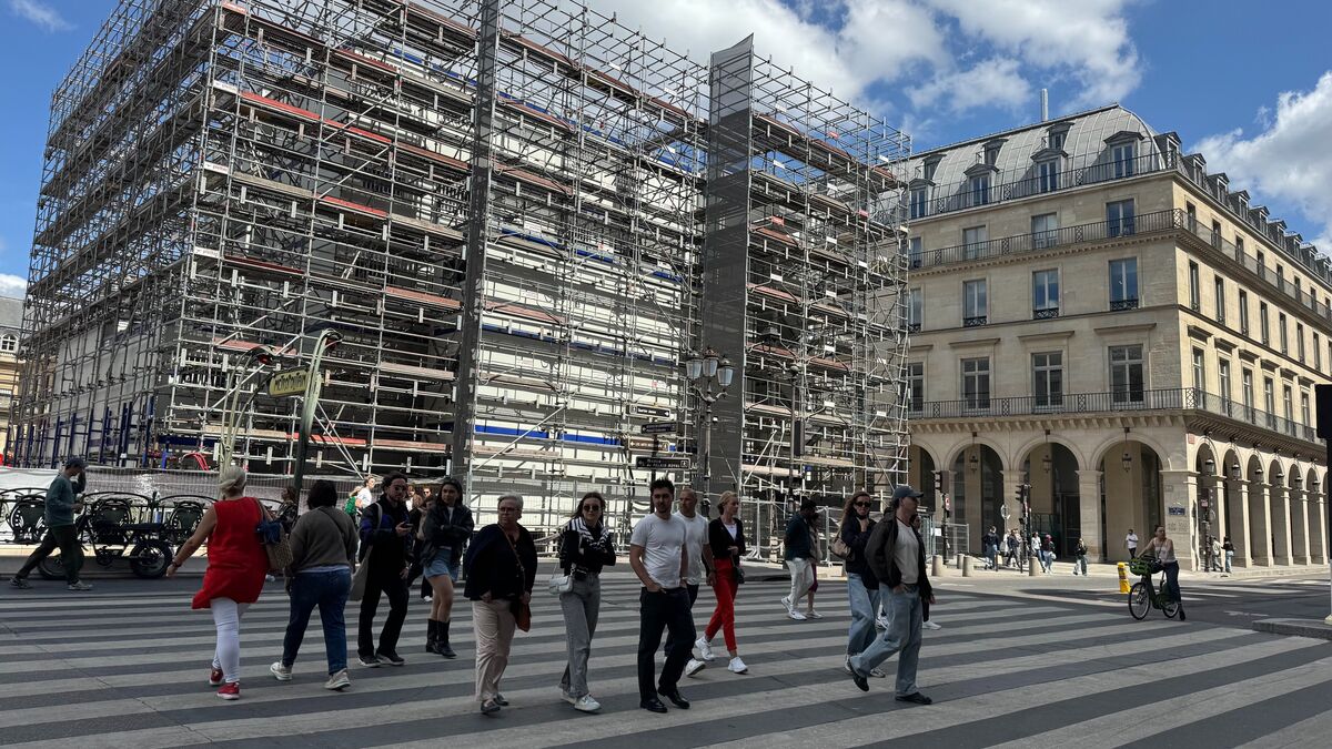 Paris : l’ouverture de la Fondation Cartier approche, le miroir géant de Jean Nouvel est en cours de démontage