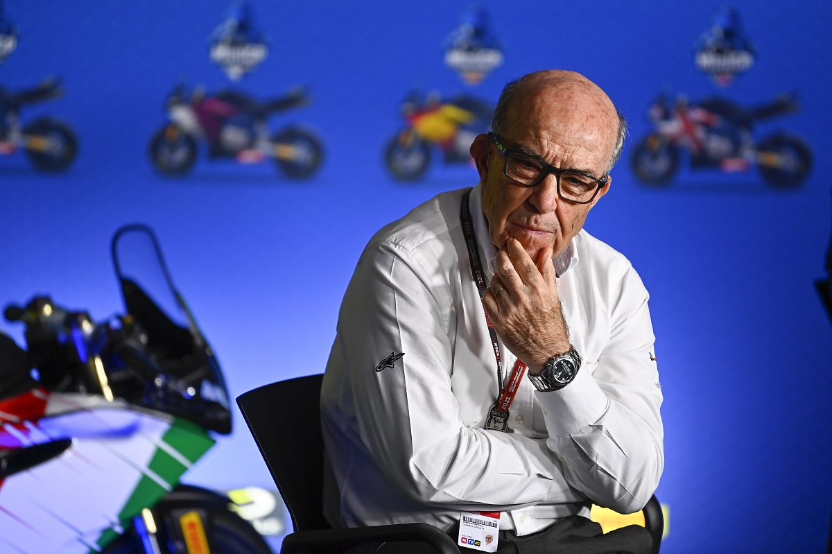 Carmelo Ezpeleta va-t-il démissionner de la direction de MotoGP ? Le dirigeant répond aux spéculations.