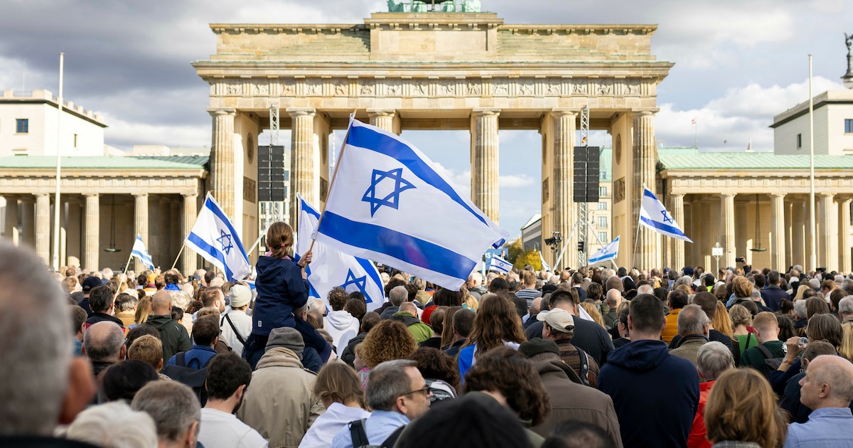 Israeli flag at the rally AGAINST TERROR AND ANTISEMITISM - Solidarity with Israel - in front of the Brandenburg goal. Berlin, October 22, 2023. (Photo by Thomas Imo / Photothek / dpa Picture-Alliance via AFP)
