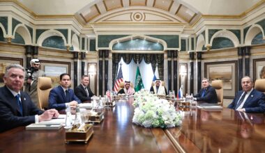 Des pourparlers russo-américains ont été organisés le 18 février 2025 en Arabie saoudite, les premiers à ce niveau depuis le début de l'invasion russe de l'Ukraine en février 2022.
