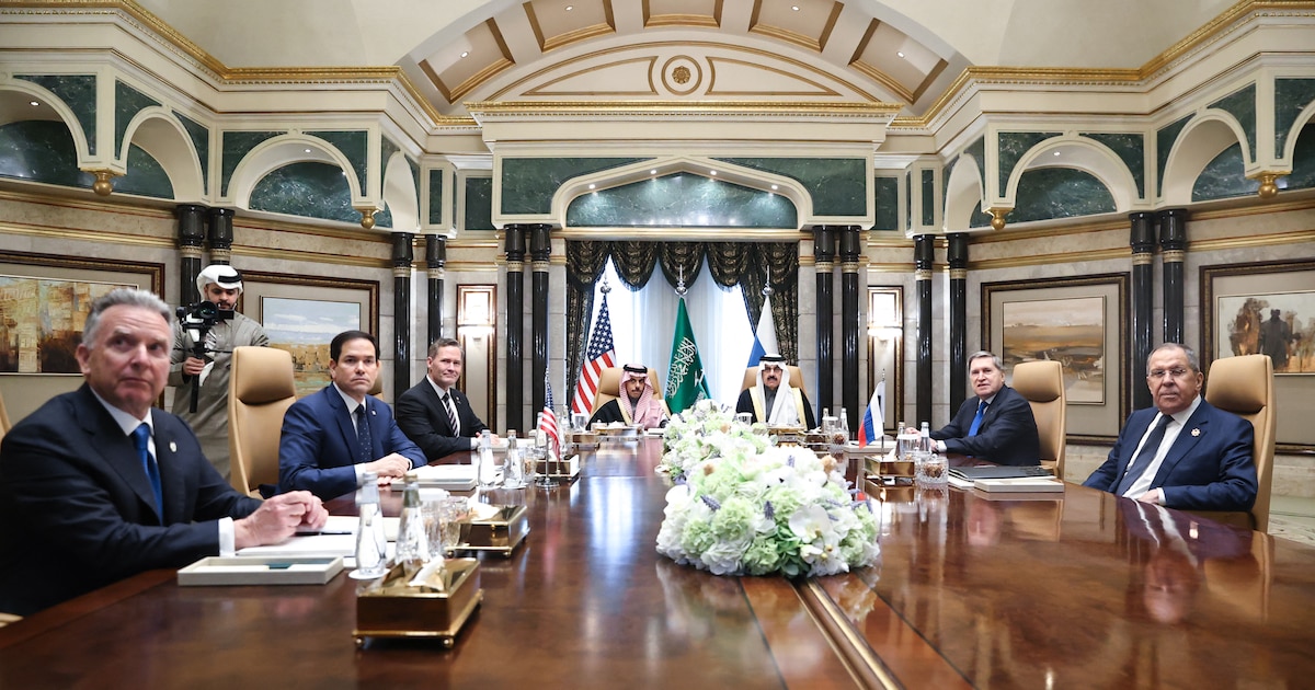 Des pourparlers russo-américains ont été organisés le 18 février 2025 en Arabie saoudite, les premiers à ce niveau depuis le début de l'invasion russe de l'Ukraine en février 2022.