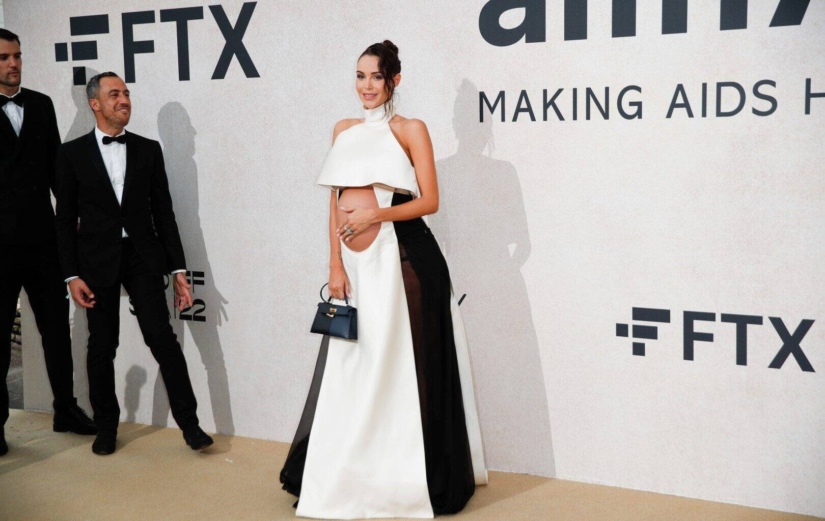 78e Festival de Cannes: arrivée compliquée pour Nabilla à l'aéroport de Nice, elle perd son bagage avec sa robe pour la montée des marches