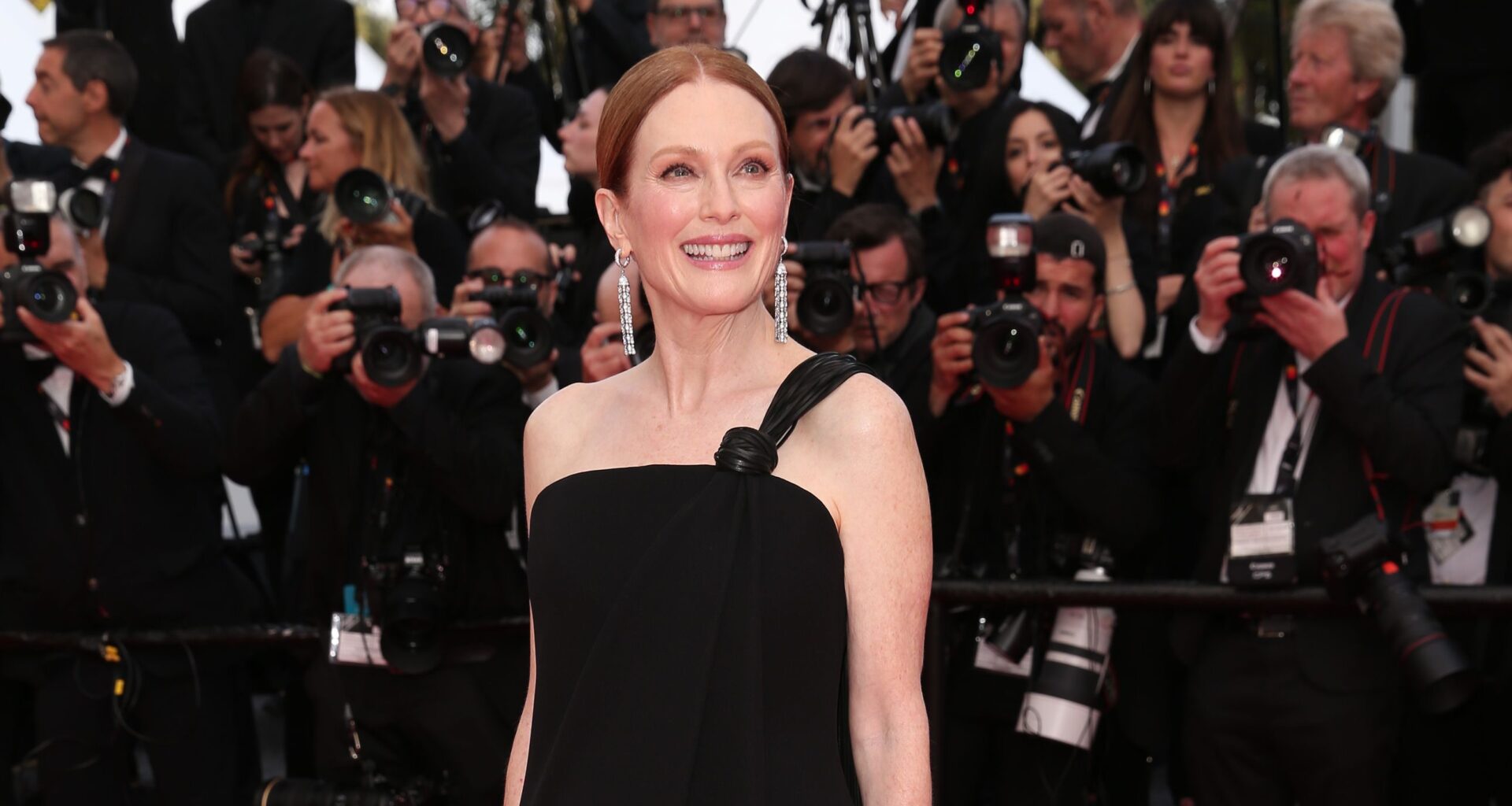Julianne Moore, Eva Longoria, Charlotte Gainsbourg… montée des marches glamour au Festival de Cannes